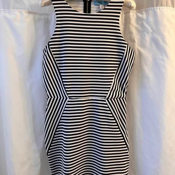 DINA BE Black and White Striped Dress Size Large - Picture 1 of 9